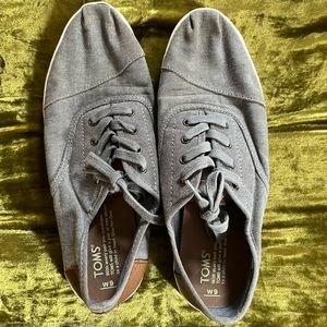 TOMS gray canvas and brown leather detail lace up sneaker